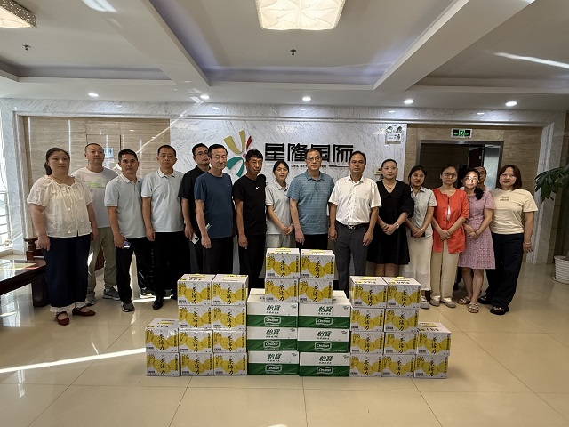 心系一線送清涼  鼓足干勁促發展 ——集團公司赴宣城、蕪湖項目開展“送清涼”慰問工作